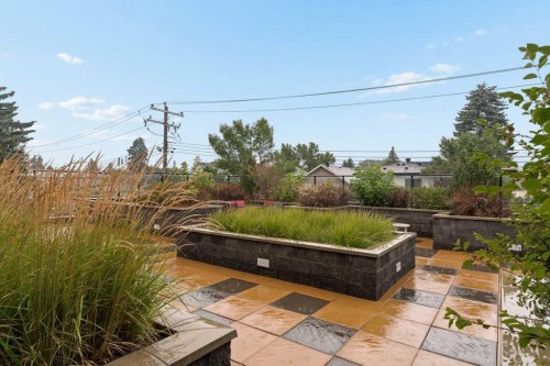 203-1526 9 Avenue Se, Calgary, AB - Outdoor