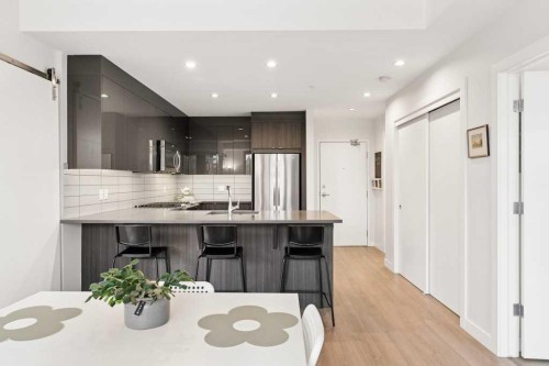 203-1526 9 Avenue Se, Calgary, AB - Indoor