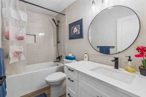 123 Riverbrook Road Se, Calgary, AB - Indoor Photo Showing Bathroom