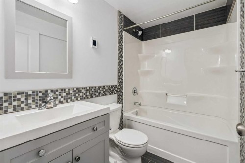 175 Panamount Way Nw, Calgary, AB - Indoor Photo Showing Bathroom