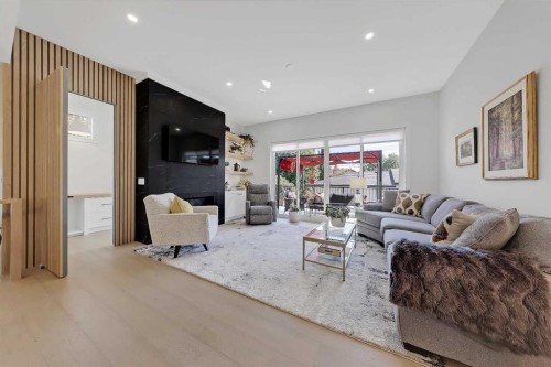 3611 Kilkenny Road Sw, Calgary, AB - Indoor Photo Showing Living Room