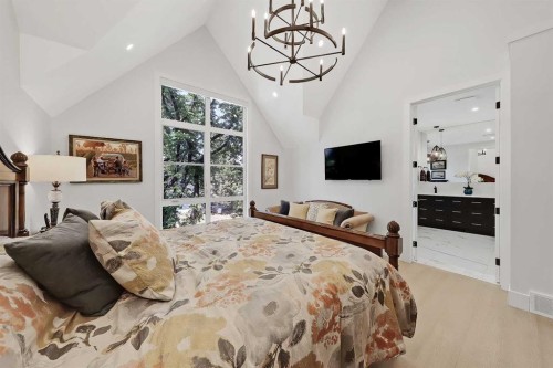 3611 Kilkenny Road Sw, Calgary, AB - Indoor Photo Showing Bedroom
