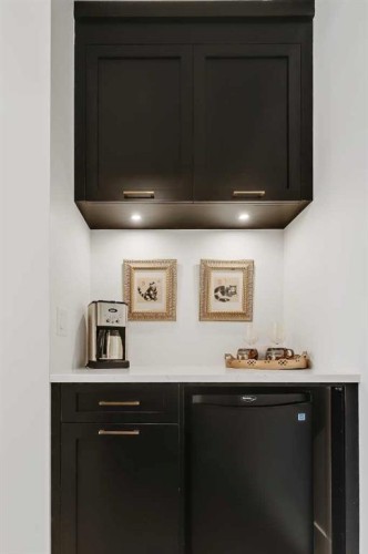 3611 Kilkenny Road Sw, Calgary, AB - Indoor Photo Showing Other Room