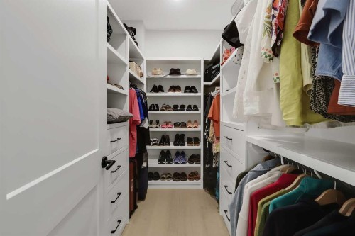 3611 Kilkenny Road Sw, Calgary, AB - Indoor With Storage