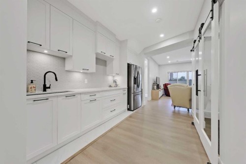 3611 Kilkenny Road Sw, Calgary, AB - Indoor Photo Showing Kitchen With Upgraded Kitchen