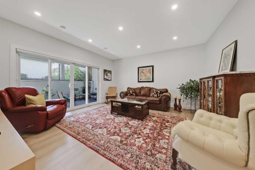 3611 Kilkenny Road Sw, Calgary, AB - Indoor Photo Showing Living Room