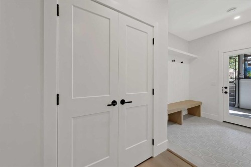 3611 Kilkenny Road Sw, Calgary, AB - Indoor Photo Showing Other Room