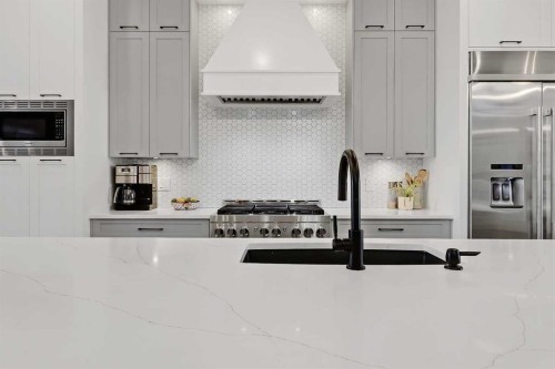 3611 Kilkenny Road Sw, Calgary, AB - Indoor Photo Showing Kitchen With Upgraded Kitchen