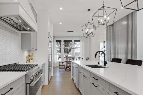 3611 Kilkenny Road Sw, Calgary, AB - Indoor Photo Showing Kitchen With Upgraded Kitchen