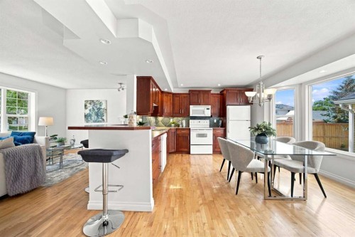 172 Somme Manor Sw, Calgary, AB - Indoor Photo Showing Other Room