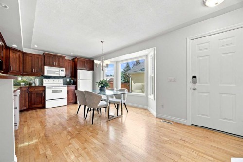 172 Somme Manor Sw, Calgary, AB - Indoor