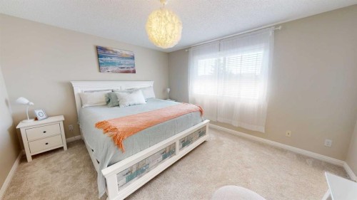 47 Chapman Circle Se, Calgary, AB 