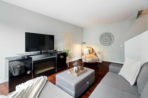 71-6915 Ranchview Drive Nw, Calgary, AB - Indoor Photo Showing Living Room