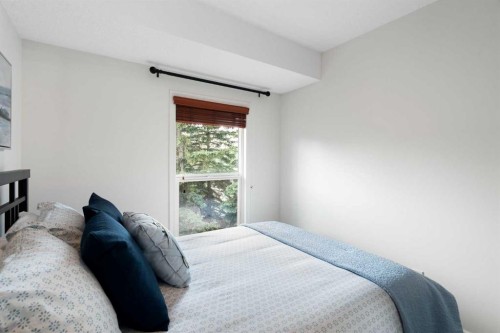71-6915 Ranchview Drive Nw, Calgary, AB - Indoor Photo Showing Bedroom