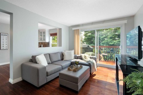 71-6915 Ranchview Drive Nw, Calgary, AB - Indoor Photo Showing Living Room