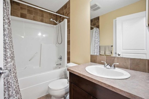 167 Auburn Bay Boulevard Se, Calgary, AB - Indoor Photo Showing Bathroom