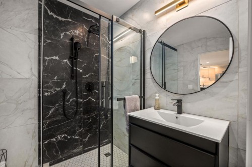 106-59 22 Avenue Sw, Calgary, AB - Indoor Photo Showing Bathroom