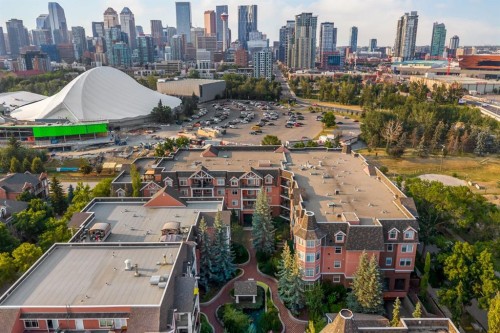 106-59 22 Avenue Sw, Calgary, AB - Outdoor With View