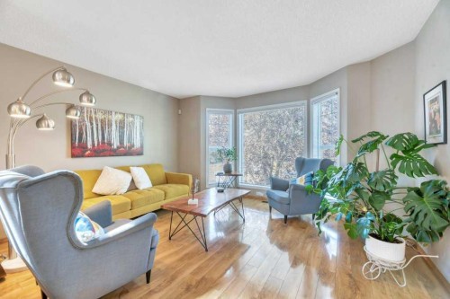 118 Tarington Close Ne, Calgary, AB - Indoor Photo Showing Living Room