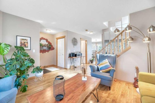 118 Tarington Close Ne, Calgary, AB - Indoor Photo Showing Living Room
