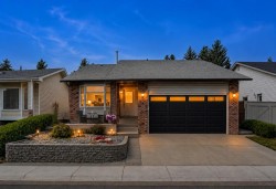 140 Woodglen Way SW Calgary, AB T2W 4T3
