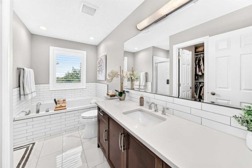 152 Royal Oak Terrace Nw, Calgary, AB - Indoor Photo Showing Bathroom