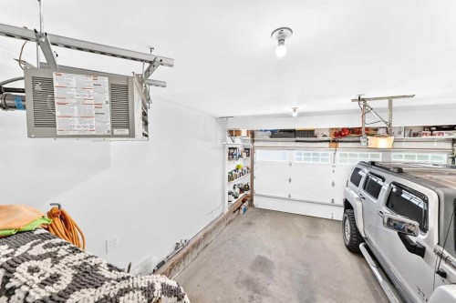 152 Royal Oak Terrace Nw, Calgary, AB - Indoor Photo Showing Garage