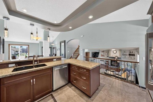 31 Scenic Cove Place Nw, Calgary, AB - Indoor Photo Showing Kitchen