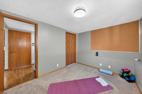 31 Scenic Cove Place Nw, Calgary, AB - Indoor Photo Showing Other Room