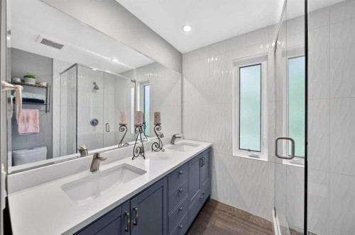 31 Scenic Cove Place Nw, Calgary, AB - Indoor Photo Showing Bathroom