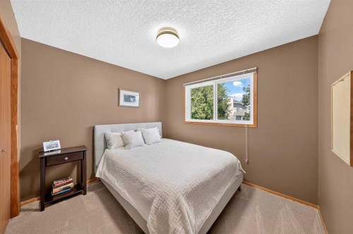 31 Scenic Cove Place Nw, Calgary, AB - Indoor Photo Showing Bedroom