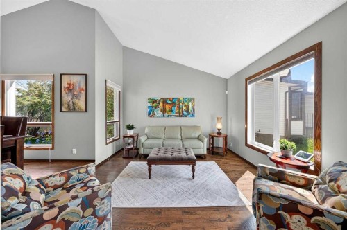 31 Scenic Cove Place Nw, Calgary, AB - Indoor Photo Showing Living Room