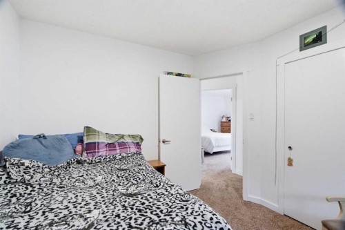 196 Gordon Drive Sw, Calgary, AB - Indoor Photo Showing Bedroom