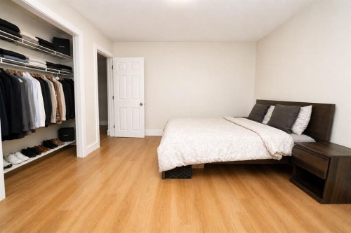 250257 Conrich Road, Rural Rocky View County, AB - Indoor Photo Showing Bedroom