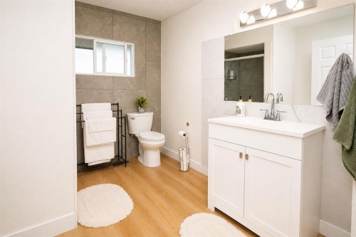 250257 Conrich Road, Rural Rocky View County, AB - Indoor Photo Showing Bathroom