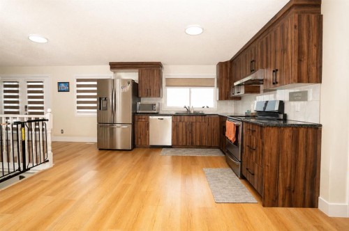 250257 Conrich Road, Rural Rocky View County, AB - Indoor Photo Showing Kitchen With Stainless Steel Kitchen
