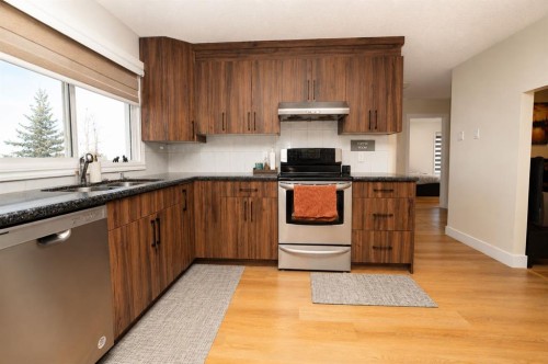 250257 Conrich Road, Rural Rocky View County, AB - Indoor Photo Showing Kitchen