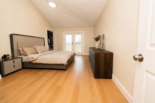 250257 Conrich Road, Rural Rocky View County, AB - Indoor Photo Showing Bedroom