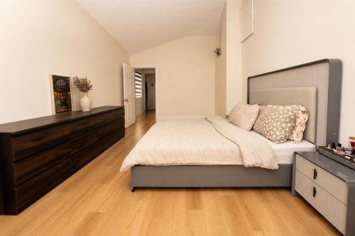 250257 Conrich Road, Rural Rocky View County, AB - Indoor Photo Showing Bedroom