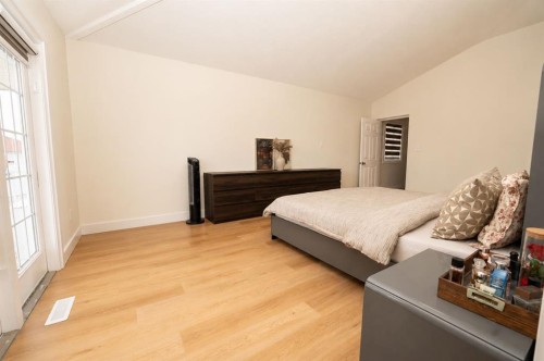 250257 Conrich Road, Rural Rocky View County, AB - Indoor Photo Showing Bedroom