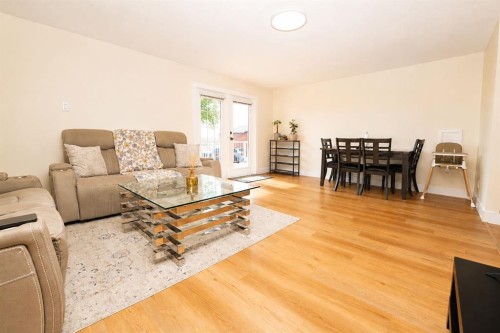 250257 Conrich Road, Rural Rocky View County, AB - Indoor Photo Showing Living Room