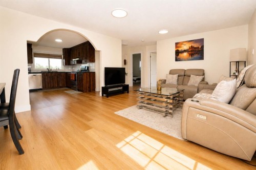 250257 Conrich Road, Rural Rocky View County, AB - Indoor Photo Showing Living Room