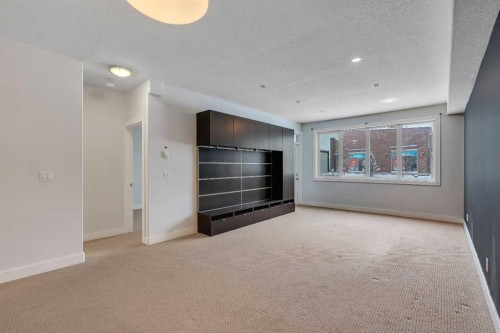 105-320 12 Avenue Ne, Calgary, AB - Indoor Photo Showing Other Room