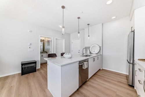 4414-550 Belmont Street Sw, Calgary, AB - Indoor Photo Showing Kitchen With Upgraded Kitchen