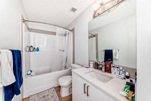 4414-550 Belmont Street Sw, Calgary, AB - Indoor Photo Showing Bathroom