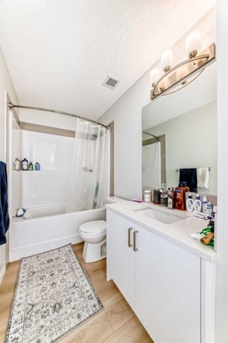 4414-550 Belmont Street Sw, Calgary, AB - Indoor Photo Showing Bathroom