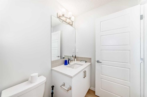 4414-550 Belmont Street Sw, Calgary, AB - Indoor Photo Showing Bathroom