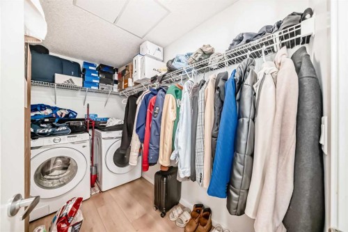 4414-550 Belmont Street Sw, Calgary, AB - Indoor With Storage