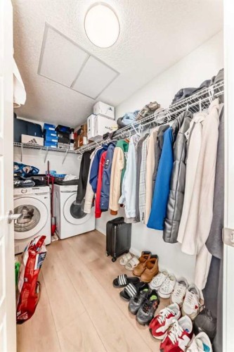 4414-550 Belmont Street Sw, Calgary, AB - Indoor With Storage