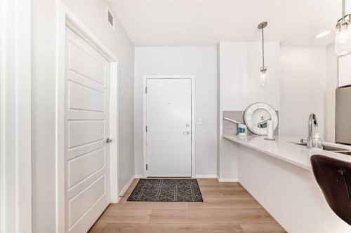 4414-550 Belmont Street Sw, Calgary, AB - Indoor Photo Showing Other Room